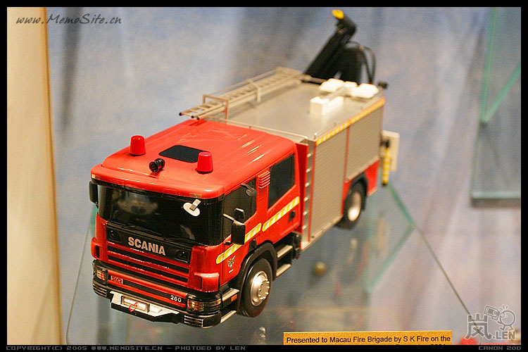 博物馆里面有很多消防车模型，这是其中一辆