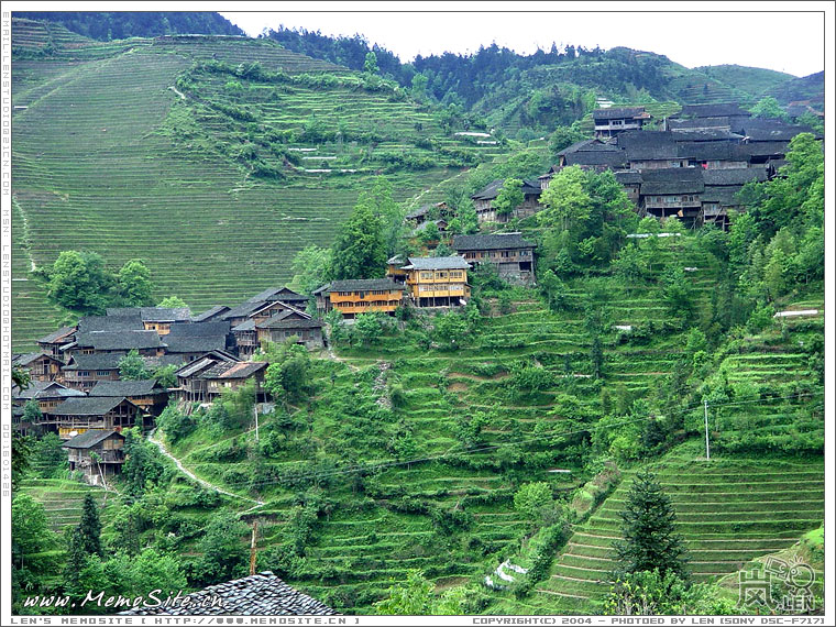 过了这个休憩亭就是中六瑶寨，我们的路程就走了将近一半了。