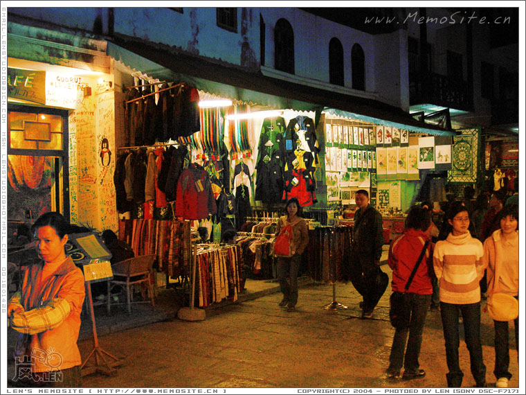 除了狂欢，这里还有特产。保存西街的欢乐的特产～～