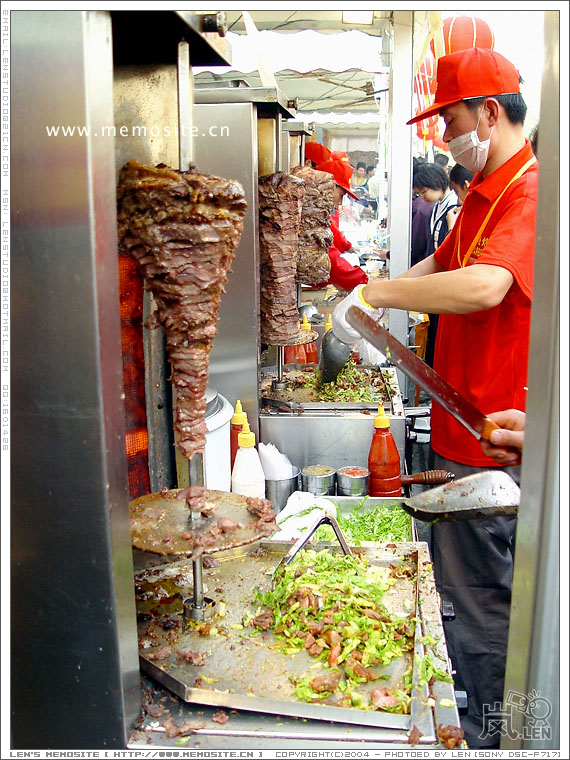 唯一试了吃的羊肉馍，感觉肉太少，包在外面的面粉皮太厚了！