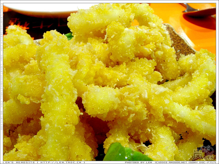 这是第一碟，香橙炸鲜鱿鱼