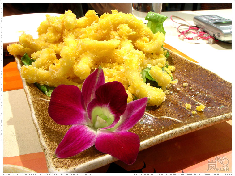 感觉味道稍微淡了些，下不了饭。后来要了碟番茄酱，感觉好多了！