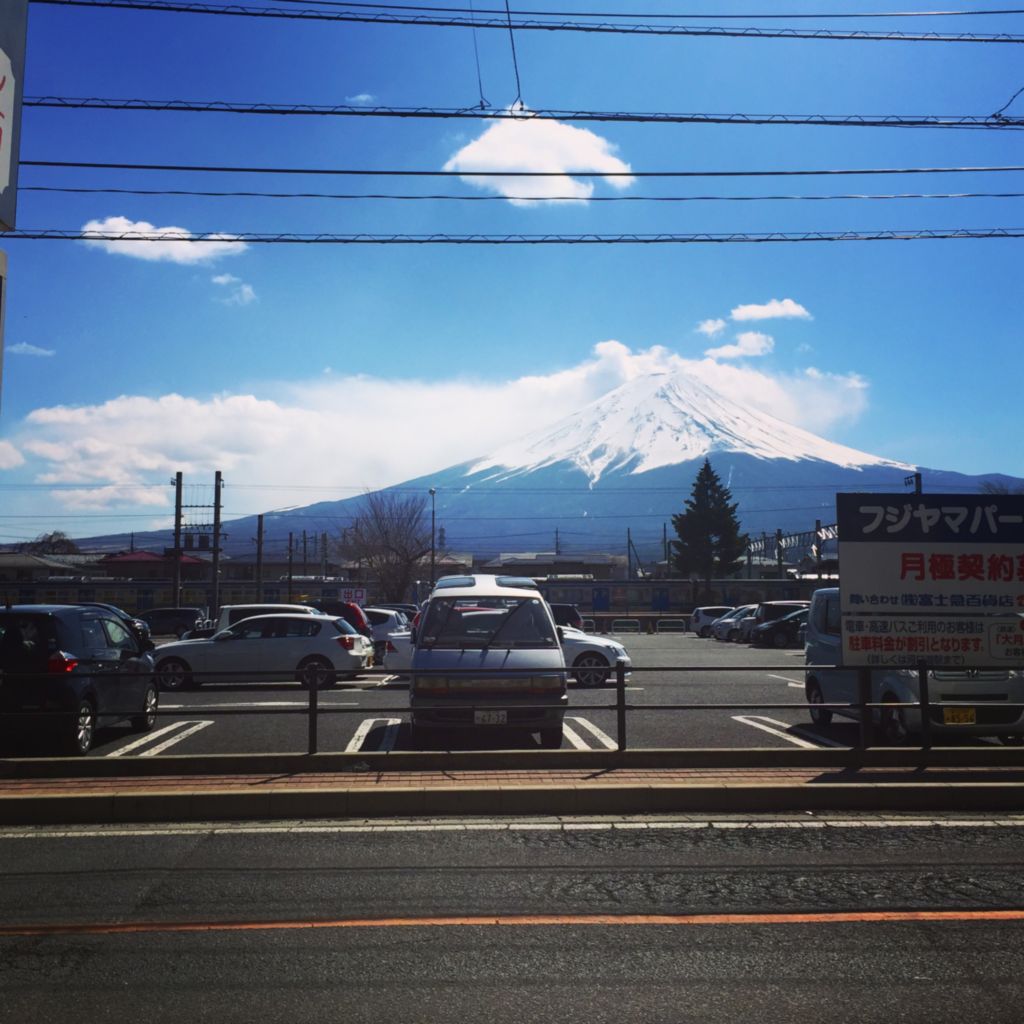 河口湖旅馆看到的富士山，比在东京看到的大好多哈