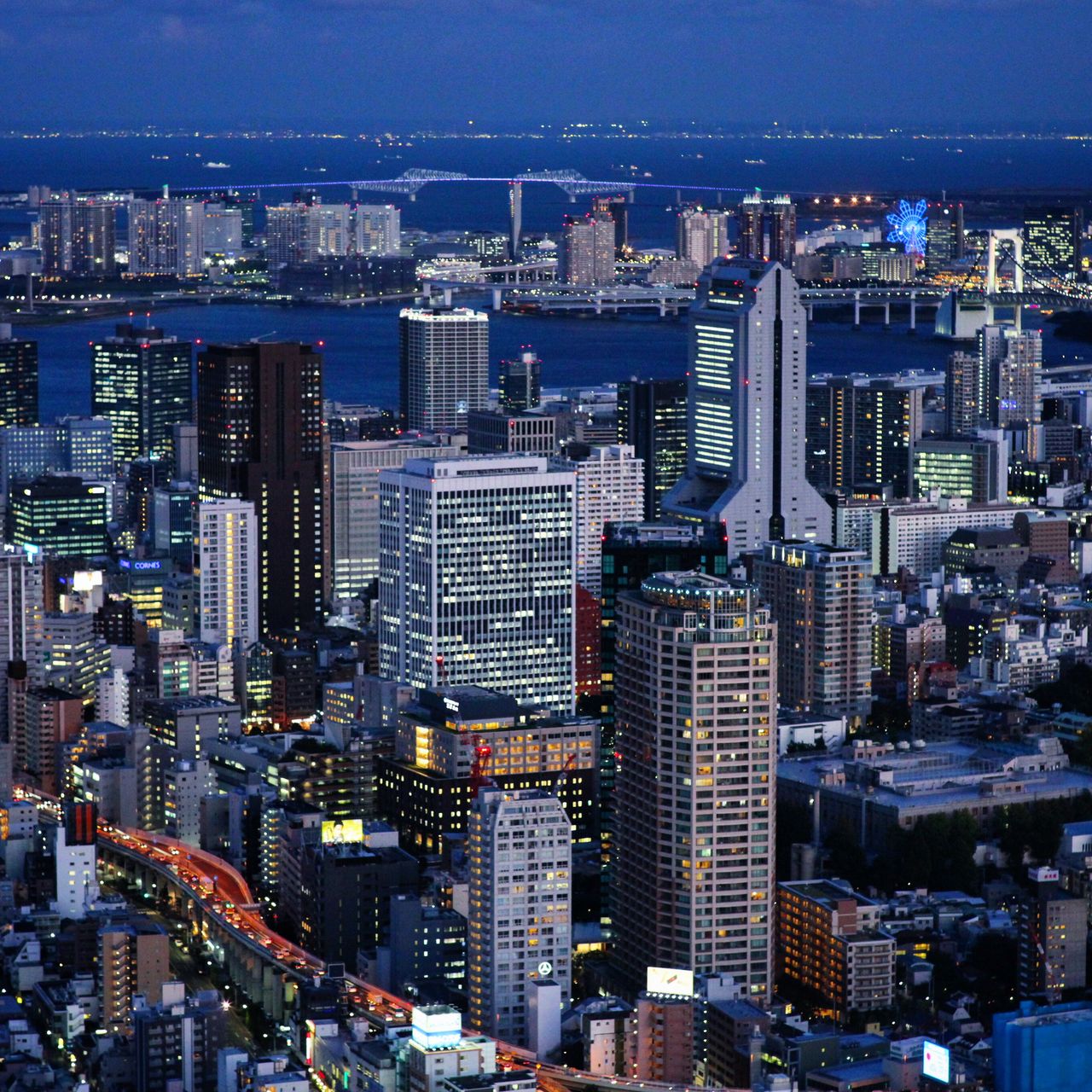 继续遥望东京市区