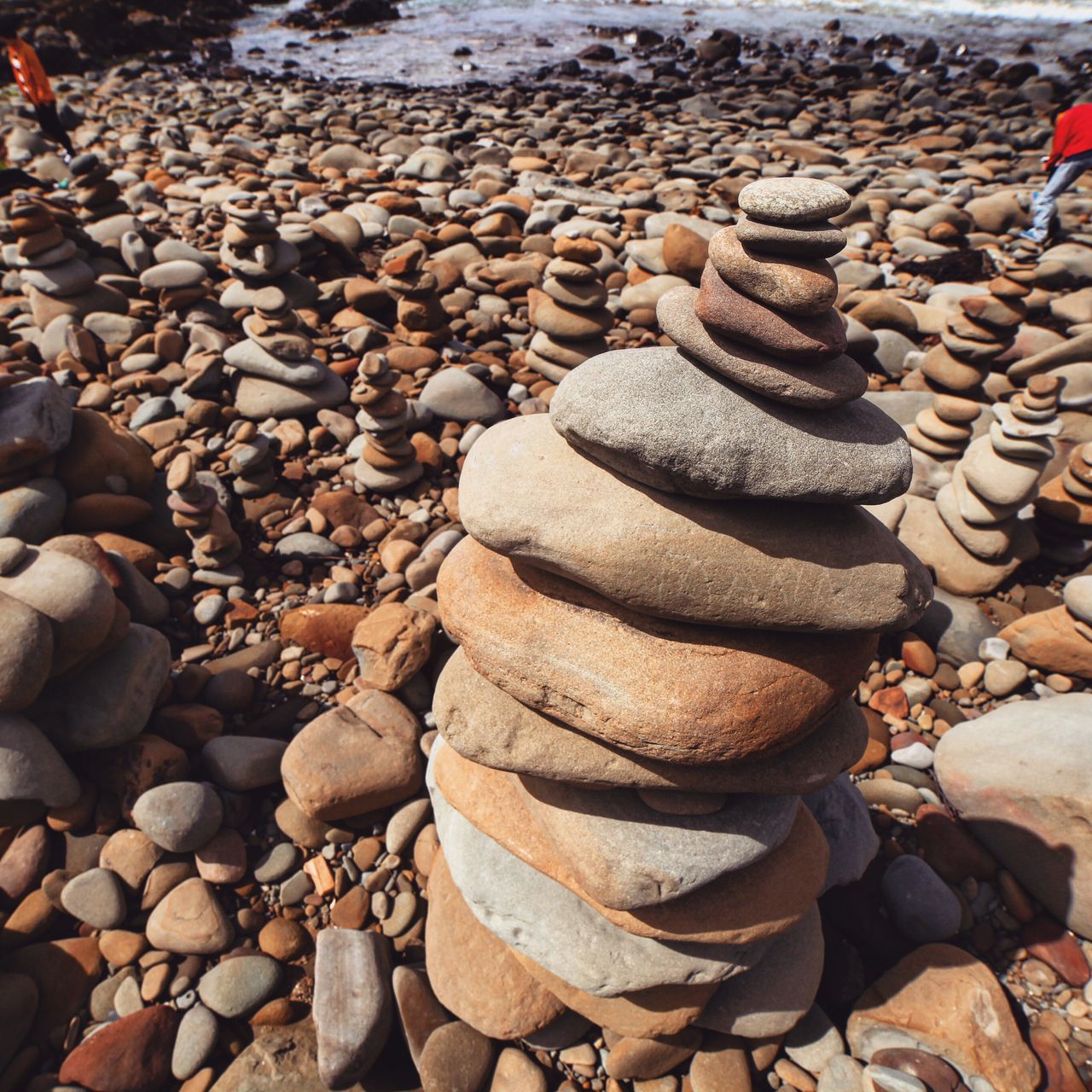 一个大浪冲过来的话,还能剩下多少座呢?