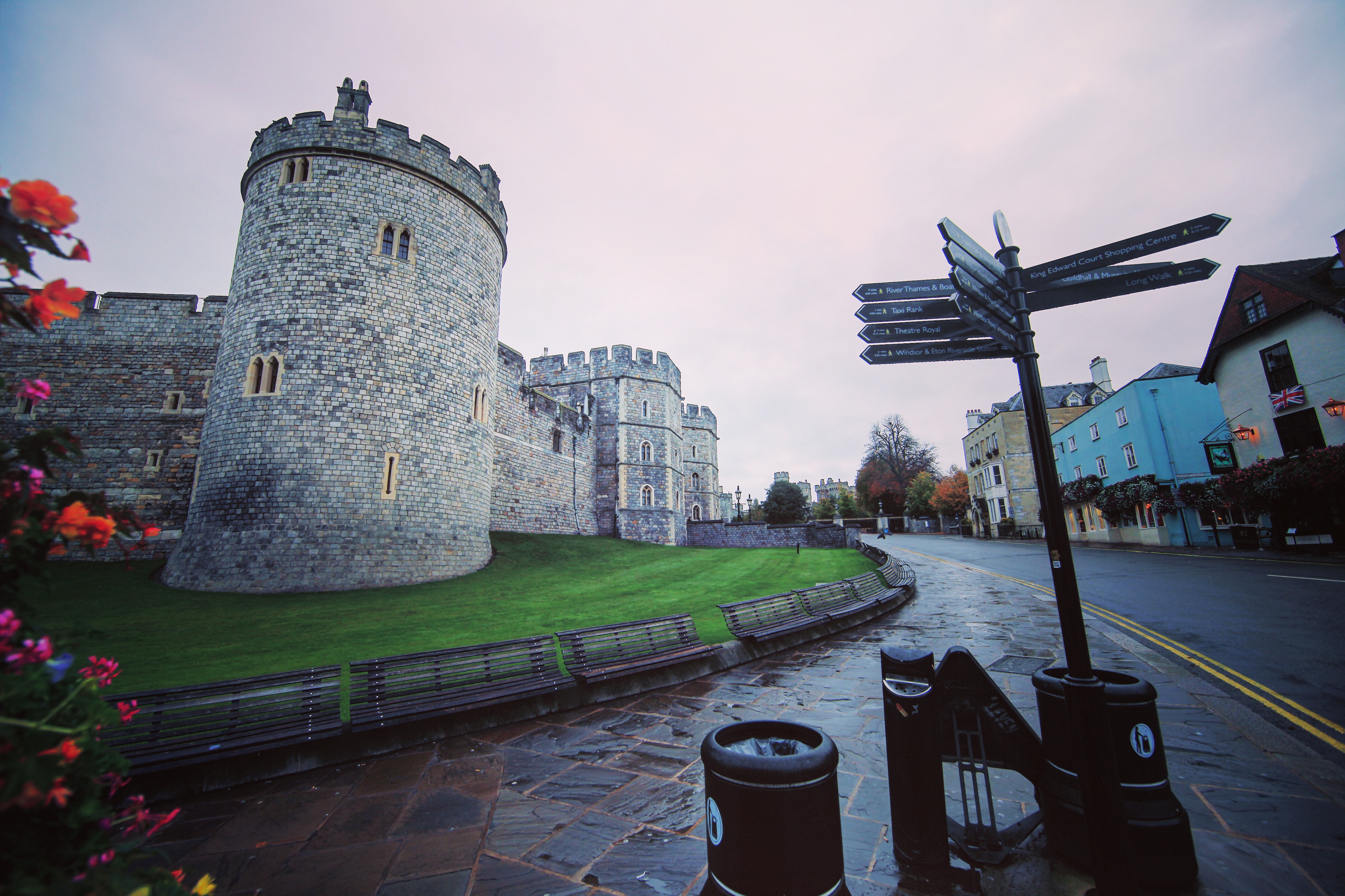 还没开门的温莎堡,一切都静悄悄的