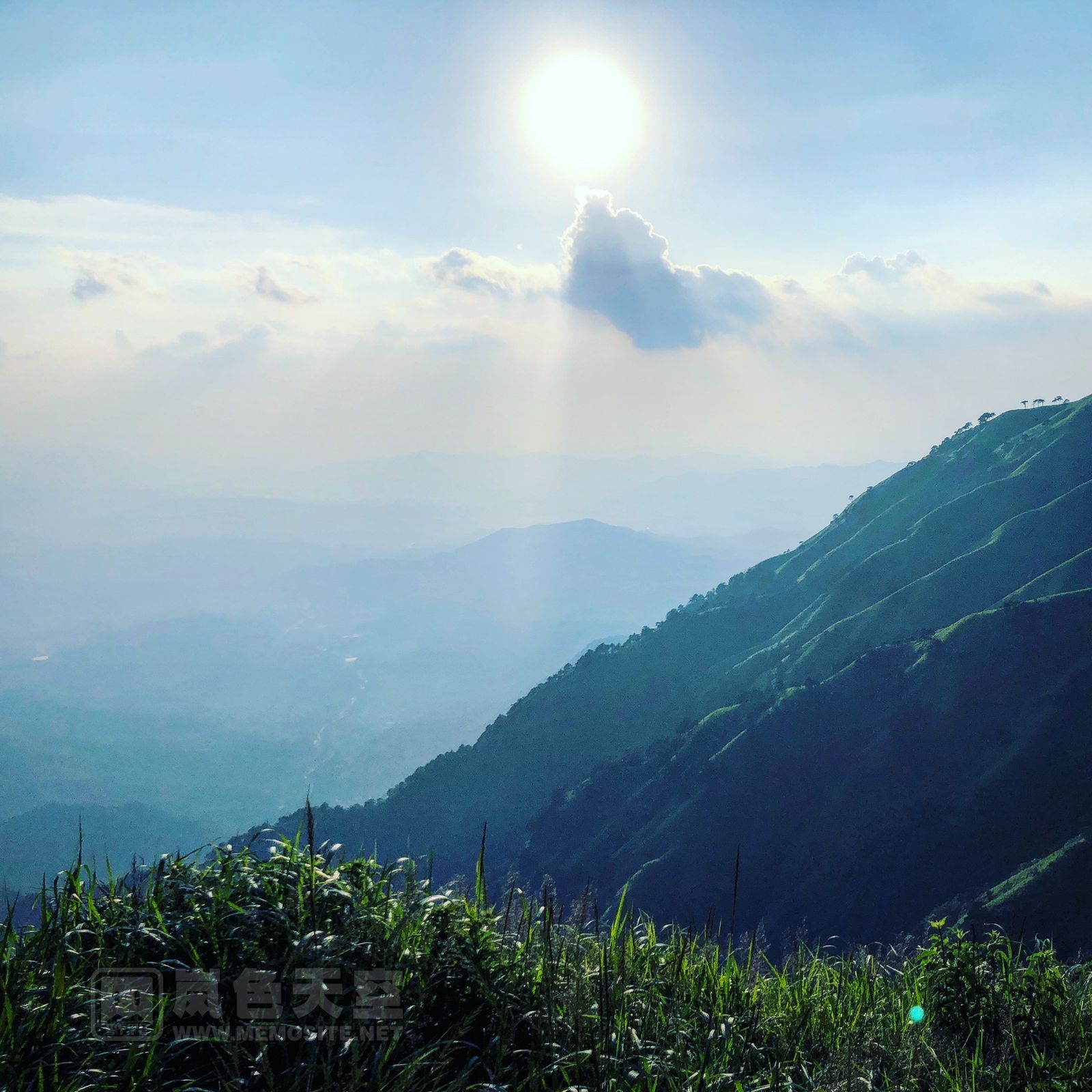 时至黄昏,太阳慢慢西斜了……我们离今晚的营地还有一段距离啊