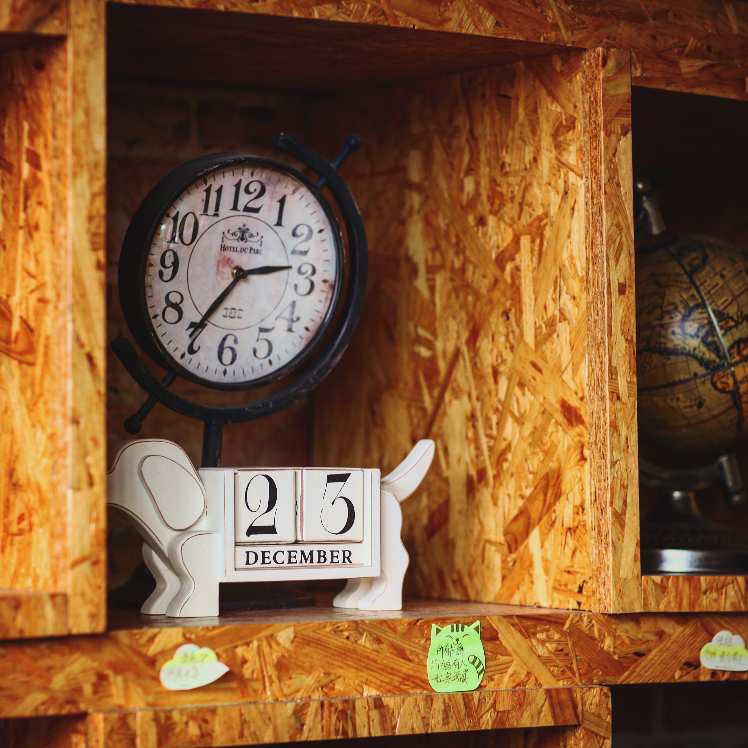 纯天然的木制品，还有很多四处收集回来的装饰品