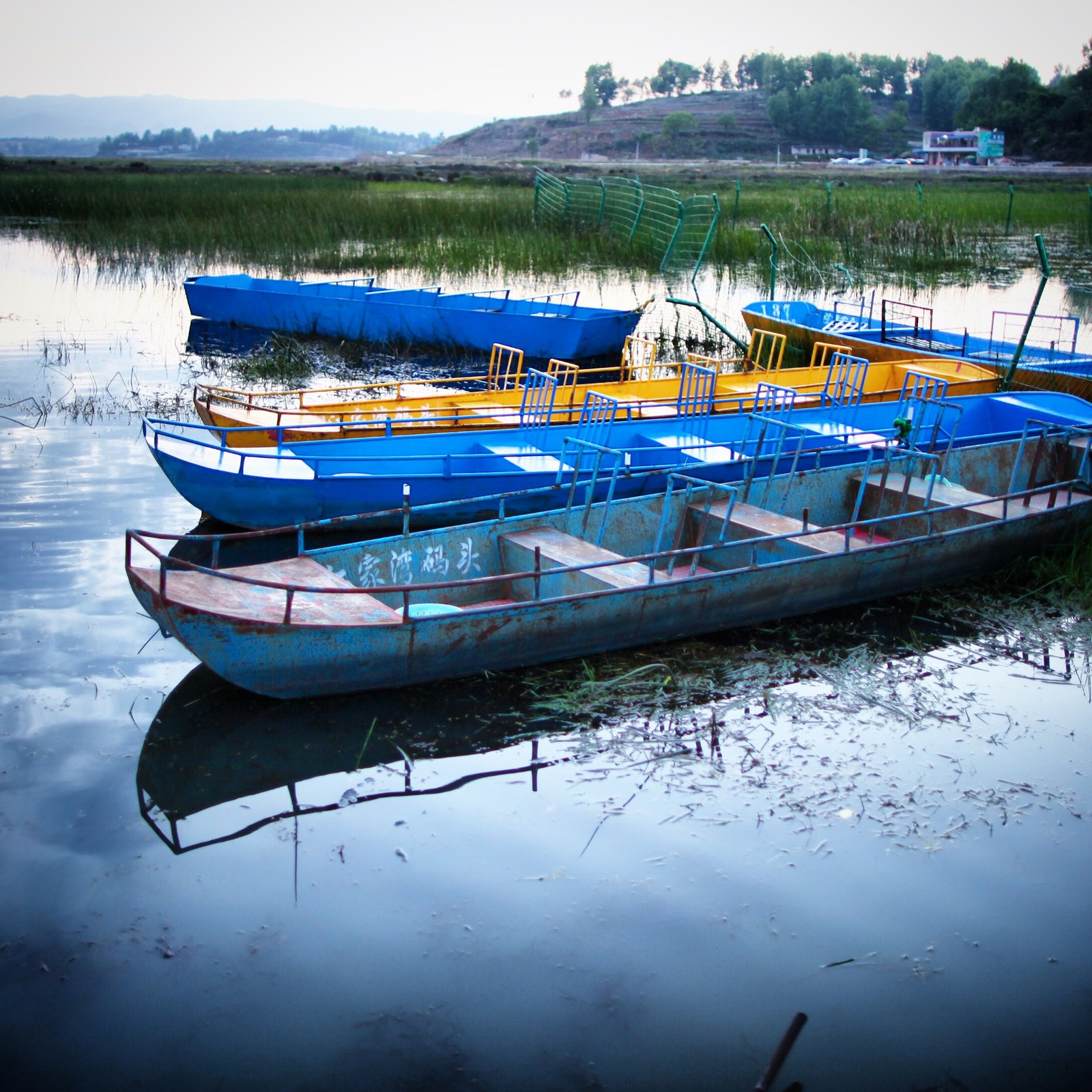 估计是因为景点比较远吧，五一节的游人也不多