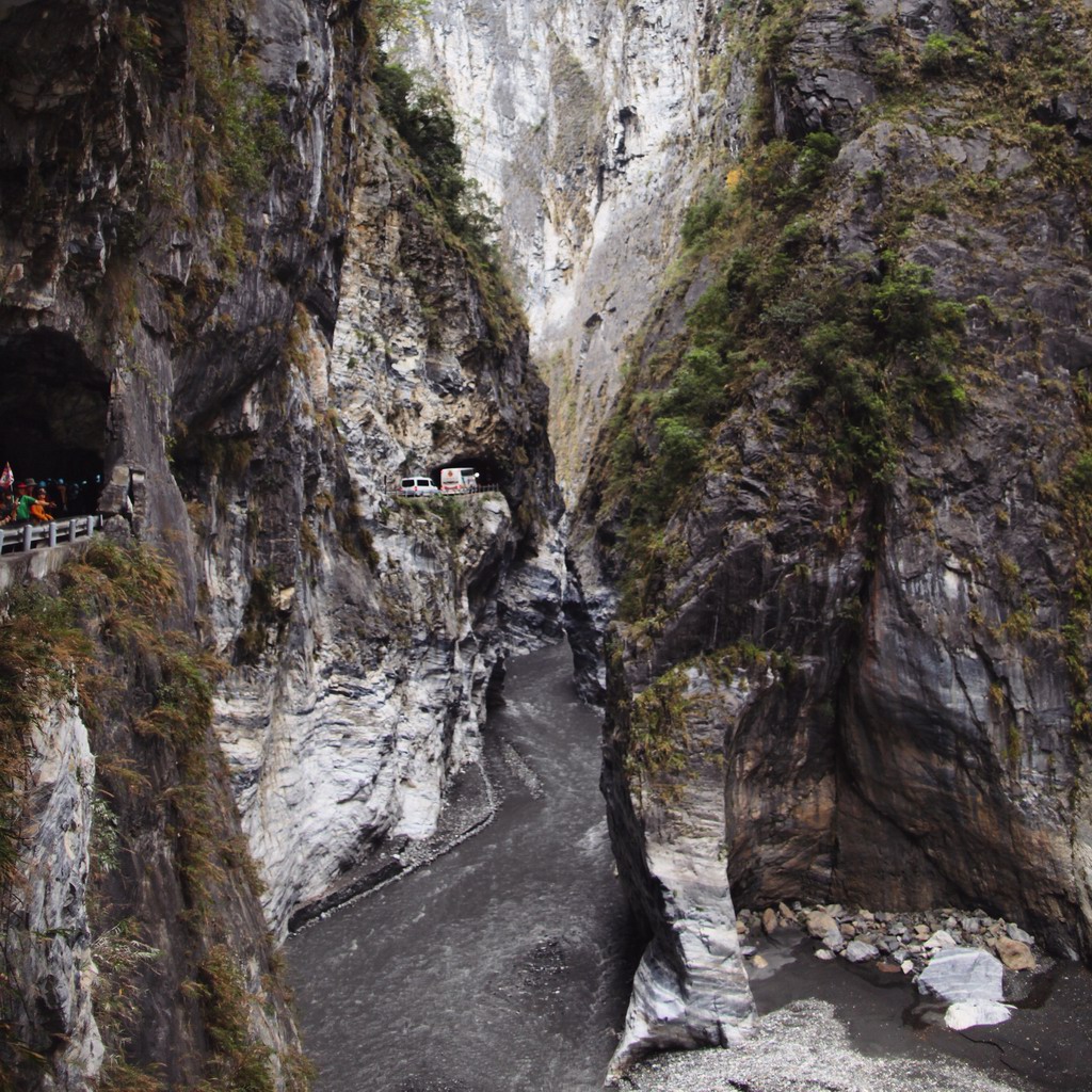 险要的太鲁阁公路，在这开车刺激啊
