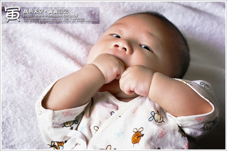 换了件衣服，呃，原来是左手吃完在吃右手