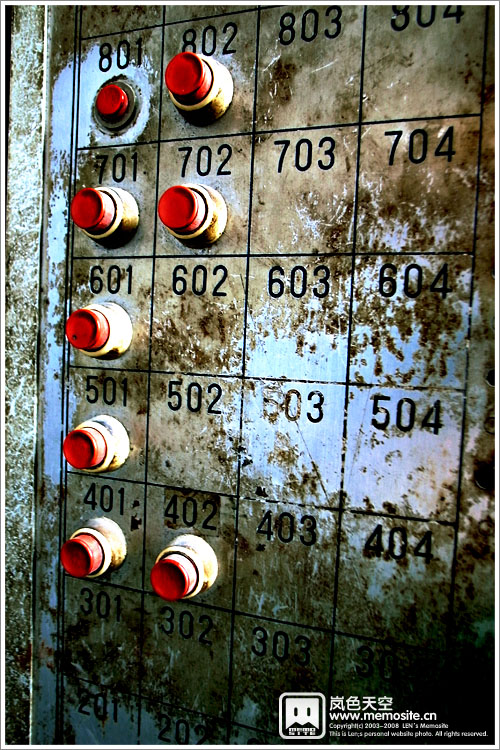 按了十几年的防盗门