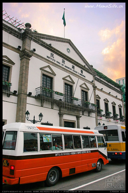 民政总署大楼·LealSenadoBuilding民政总署大楼建于1784年,前身为市政厅,后曾多次重修,目前规模式1874年重修时形成的。具有明显得南欧建筑特色。