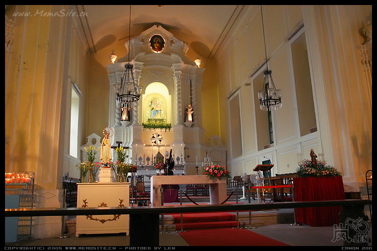 玫瑰圣母堂·St.Dominic’s Church玫瑰堂属于旧圣道明会院,由来自菲律宾于1587年到达澳门的西班牙修士兴建,其后由葡萄牙信徒管理,教堂为供奉玫瑰圣母而建,属于葡萄牙十七、十八世纪在东方流行并采用的建筑风格。