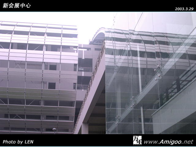 虚虚实实的背后，透出现代的气息